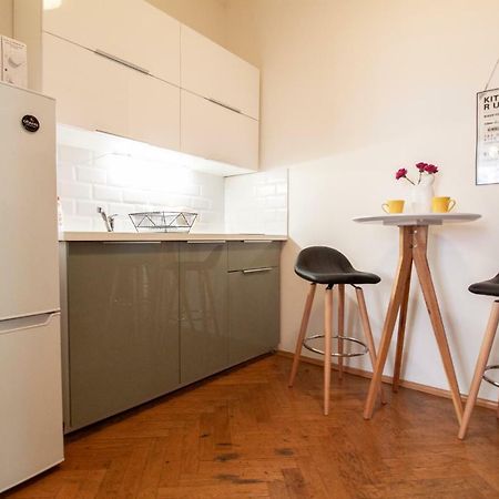 Nejedleho Apartmeet Praha Bagian luar foto