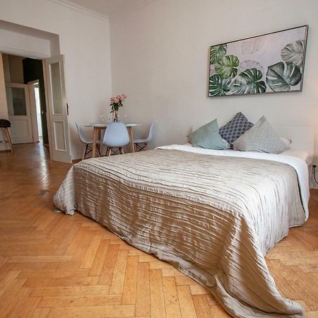 Nejedleho Apartmeet Praha Bagian luar foto