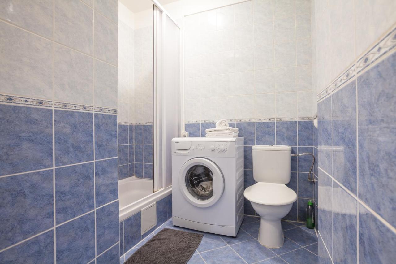 Nejedleho Apartmeet Praha Bagian luar foto