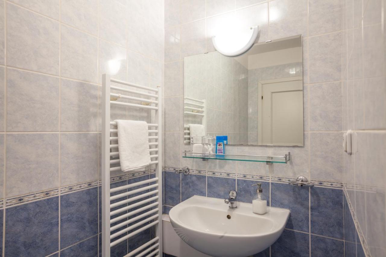 Nejedleho Apartmeet Praha Bagian luar foto