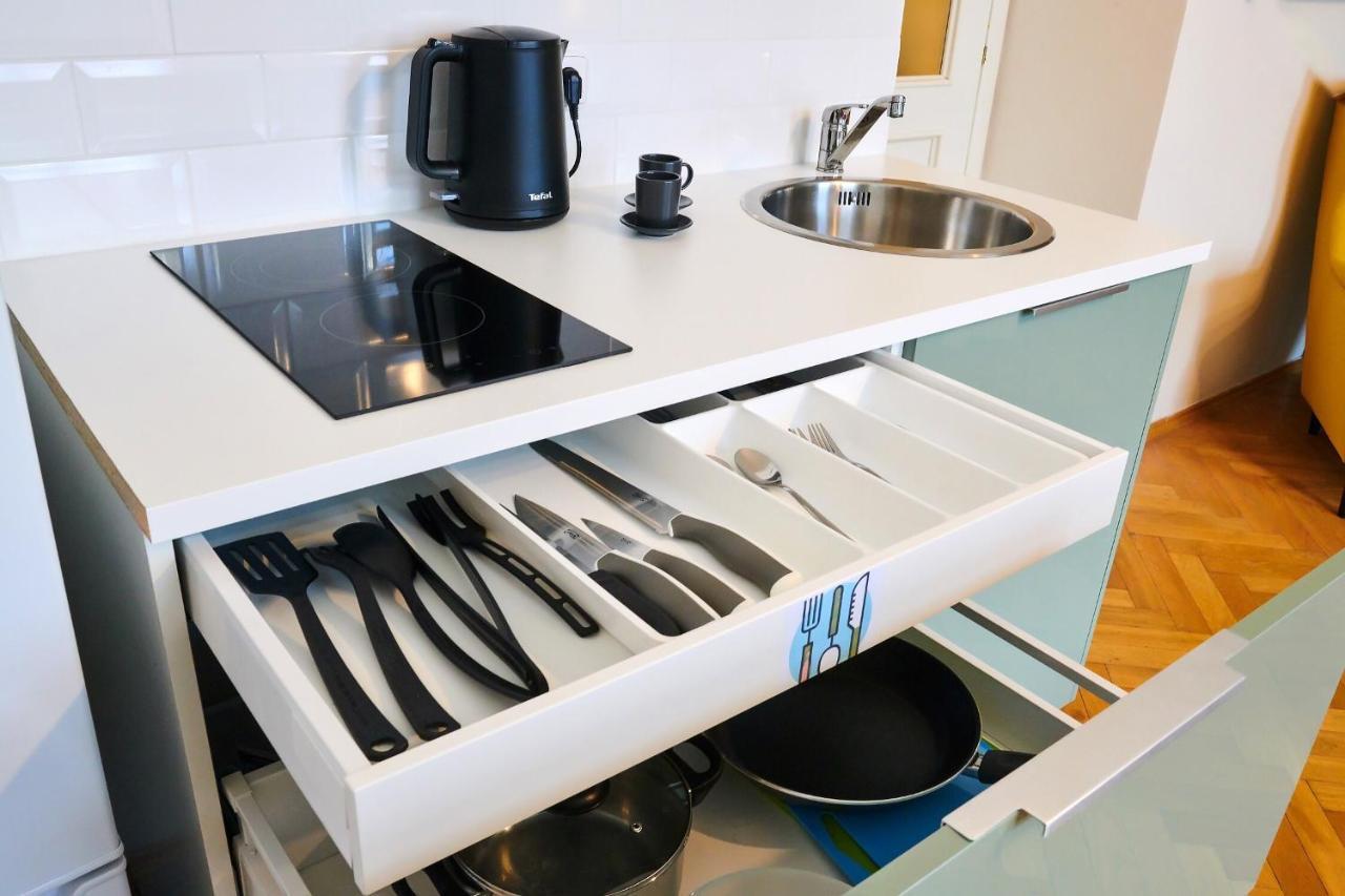 Nejedleho Apartmeet Praha Bagian luar foto