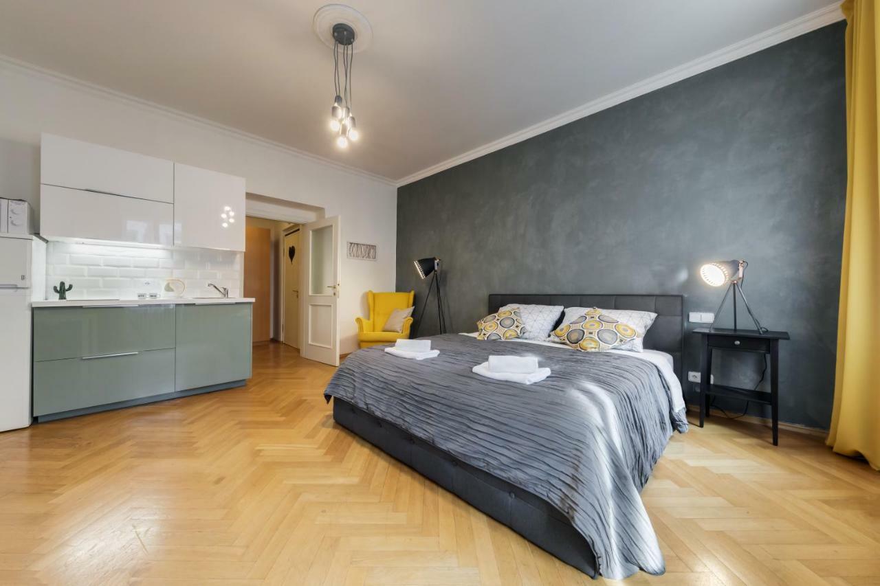 Nejedleho Apartmeet Praha Bagian luar foto