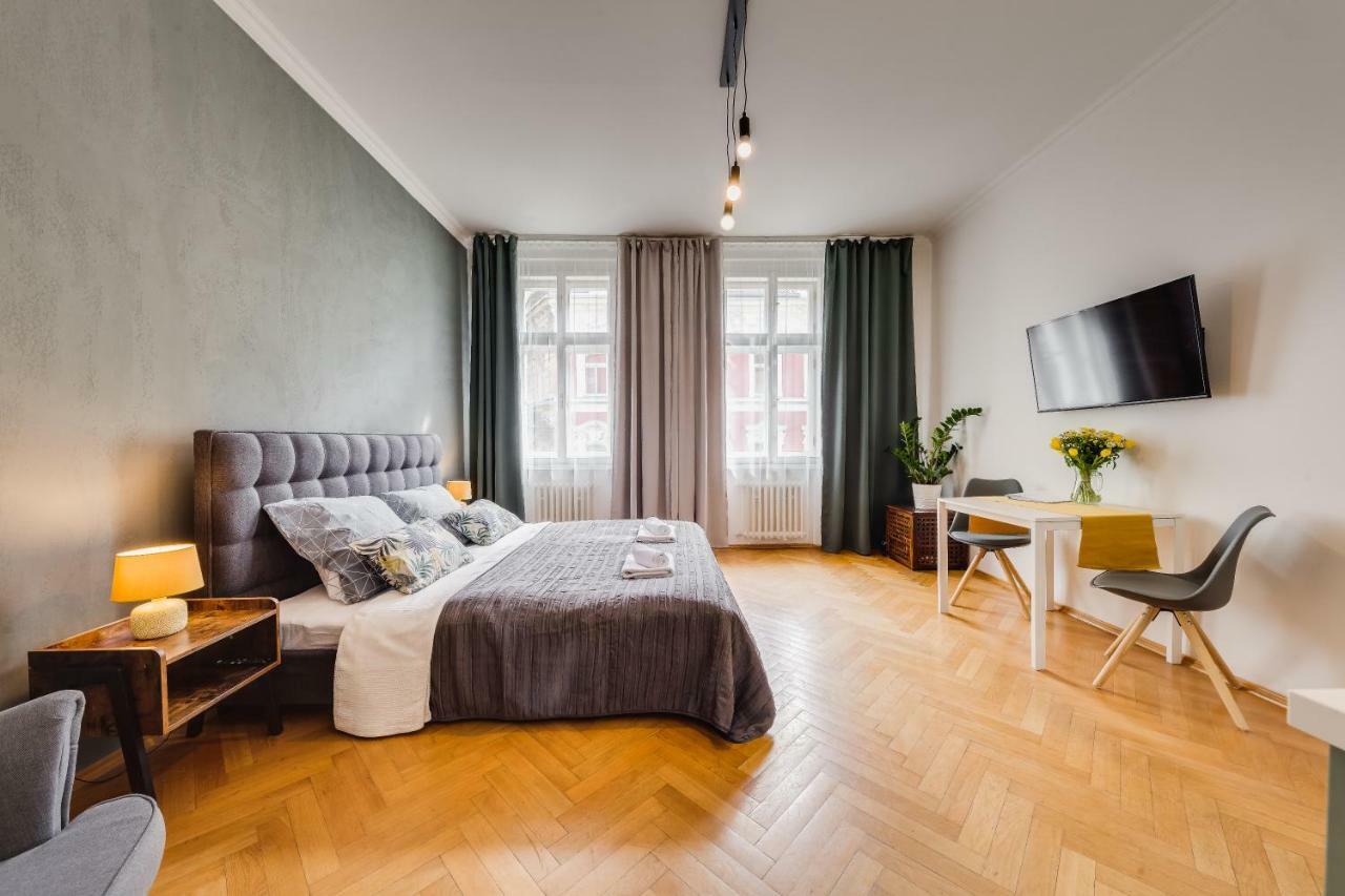 Nejedleho Apartmeet Praha Bagian luar foto