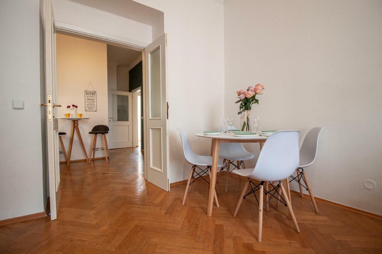 Nejedleho Apartmeet Praha Bagian luar foto