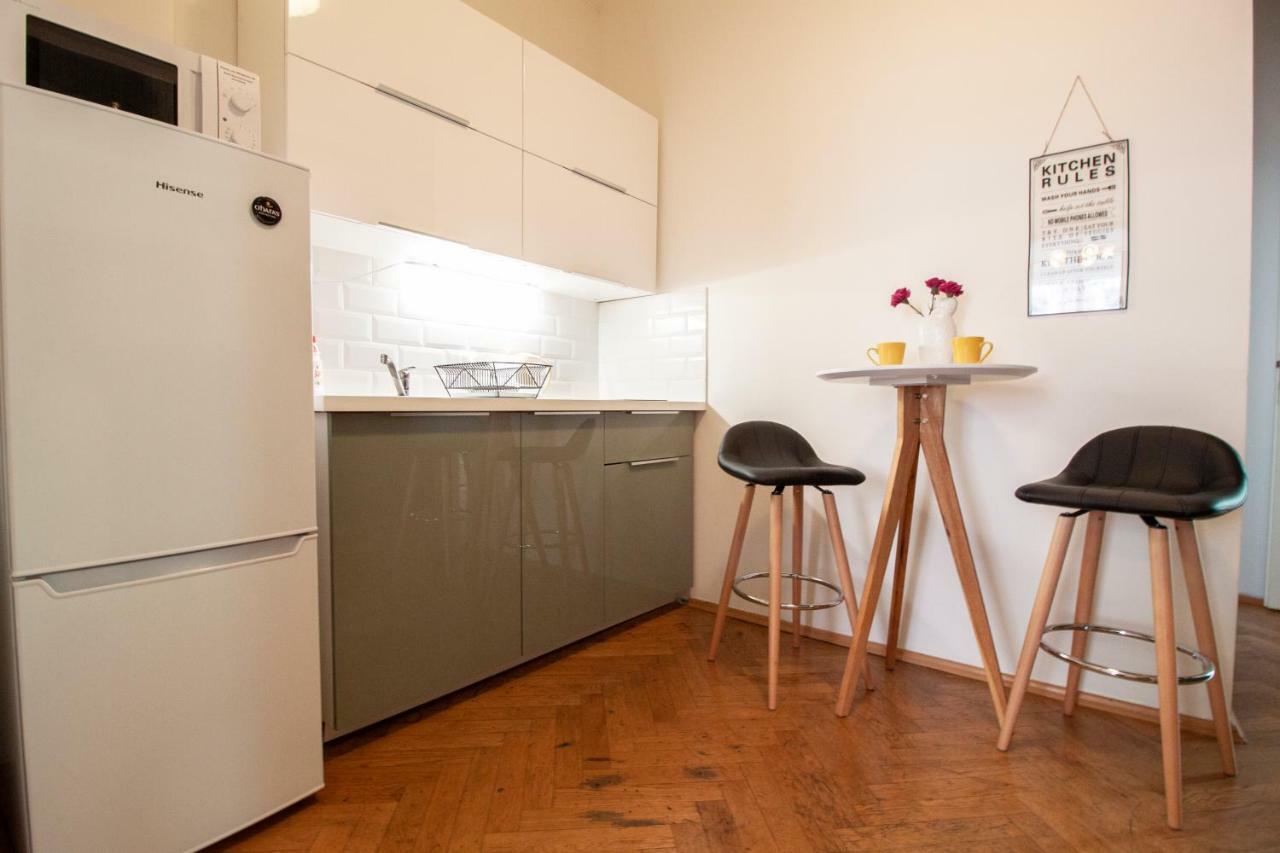 Nejedleho Apartmeet Praha Bagian luar foto