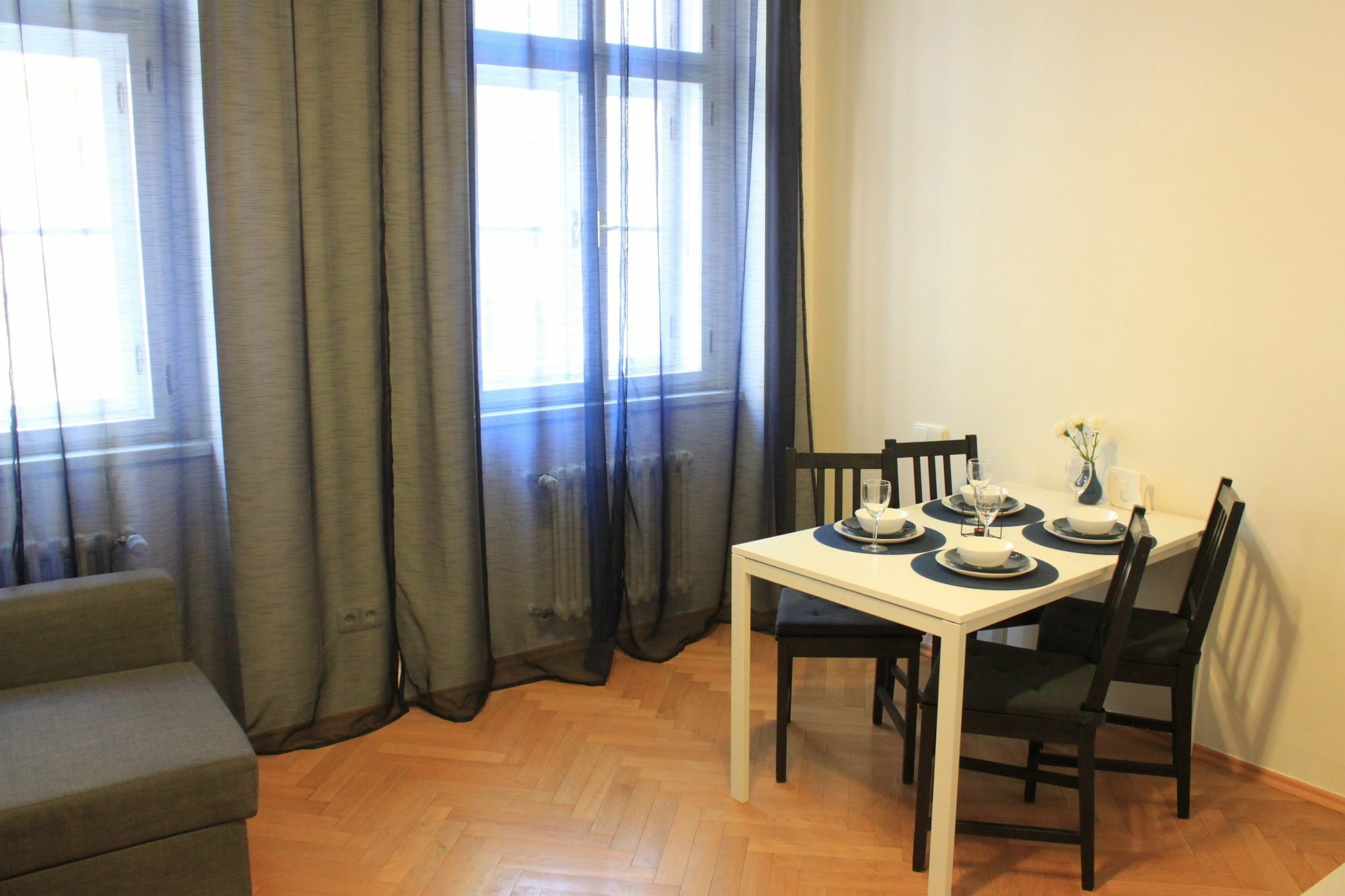 Nejedleho Apartmeet Praha Bagian luar foto